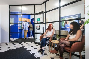 Sala de estar en el lobby