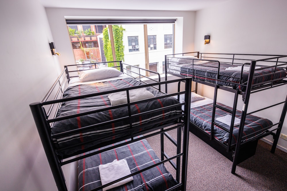 YHA Hobart Central by null