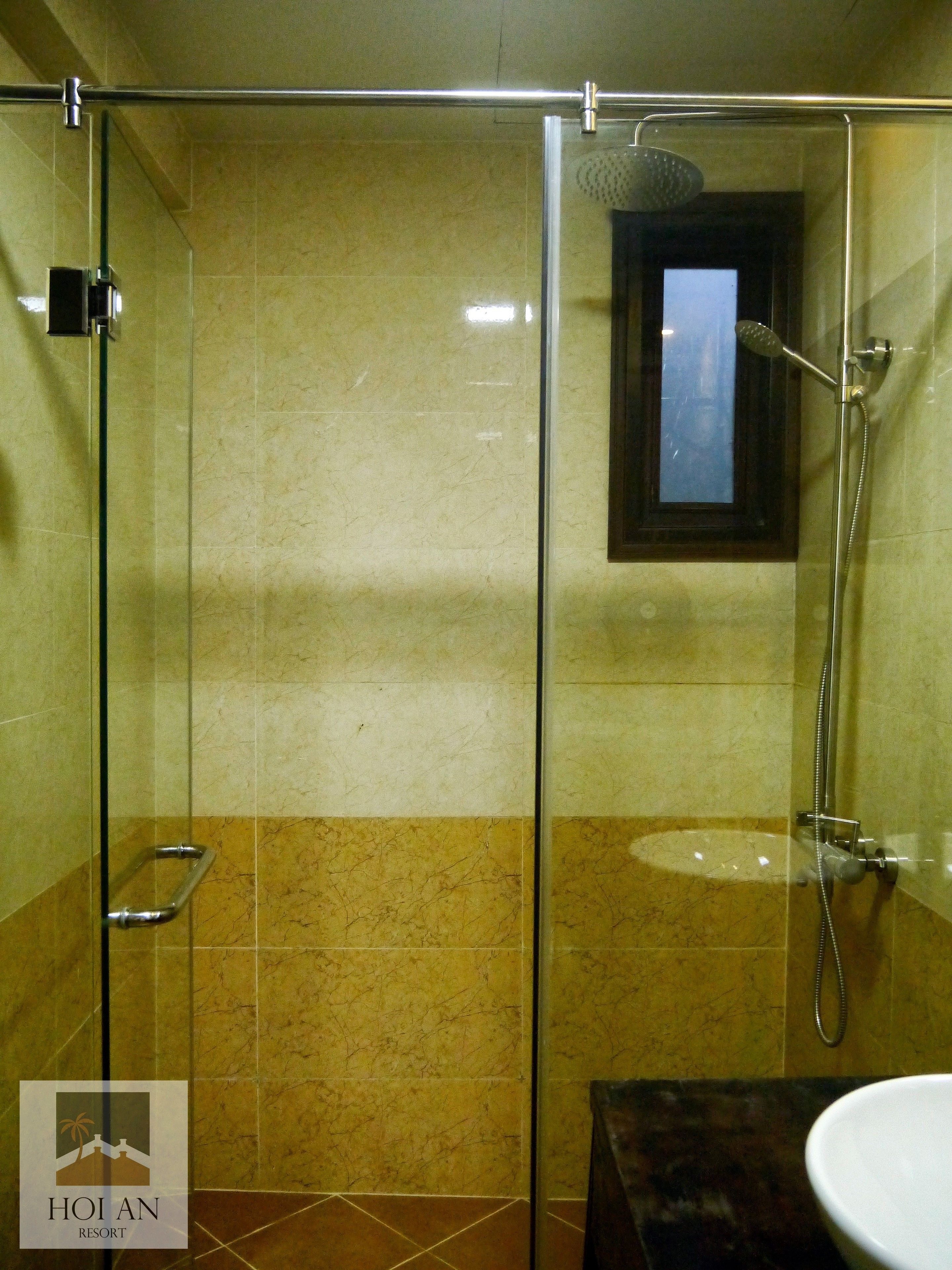 shower, free toiletries, hair dryer, slippers