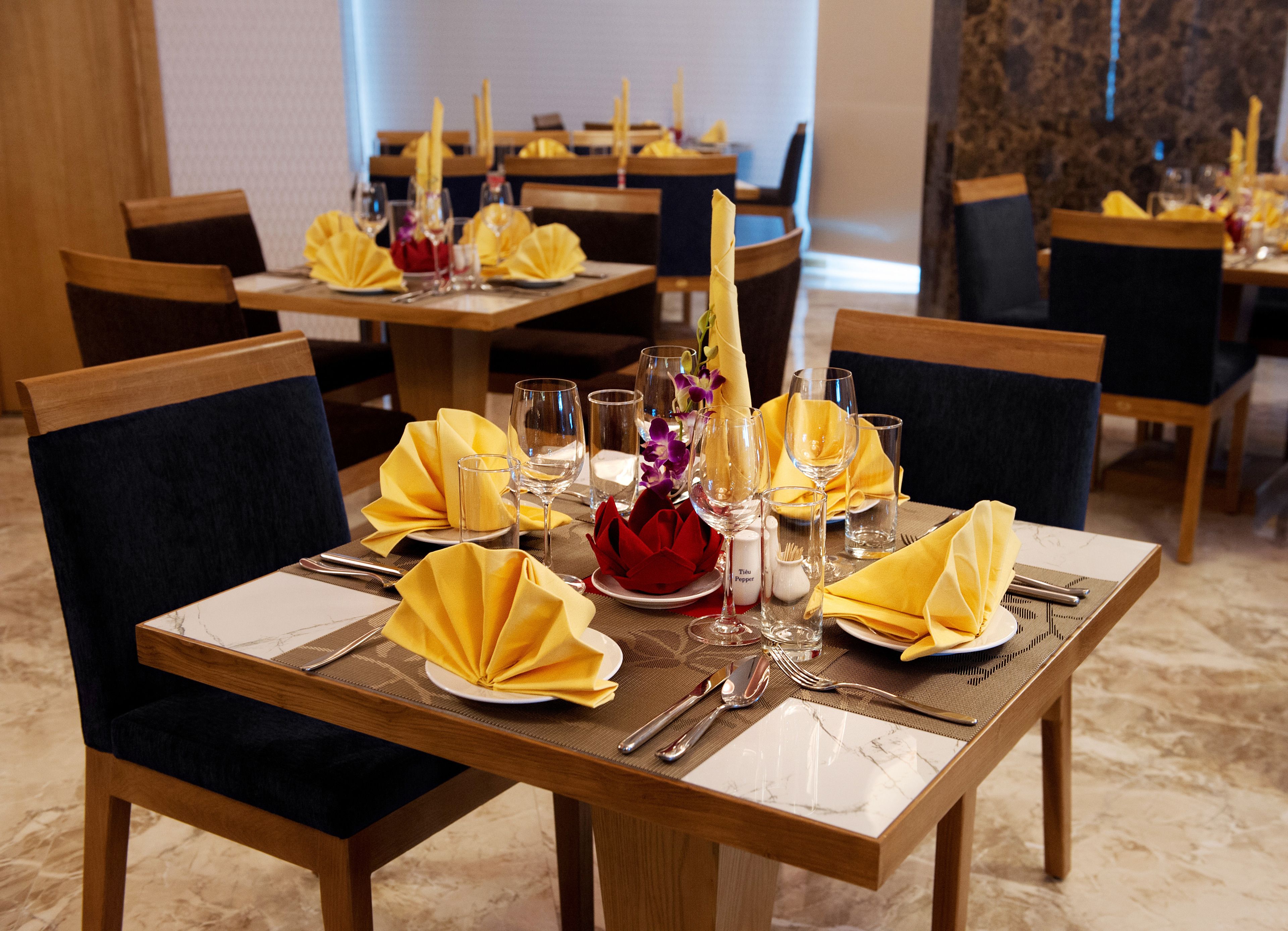 breakfast, lunch, dinner served; vietnamese cuisine