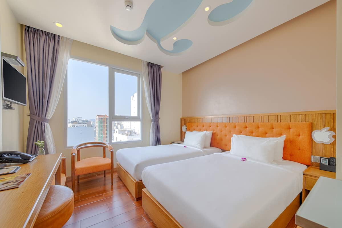 Habitación superior con 2 camas individuales, vistas a la ciudad | Vistas a la ciudad