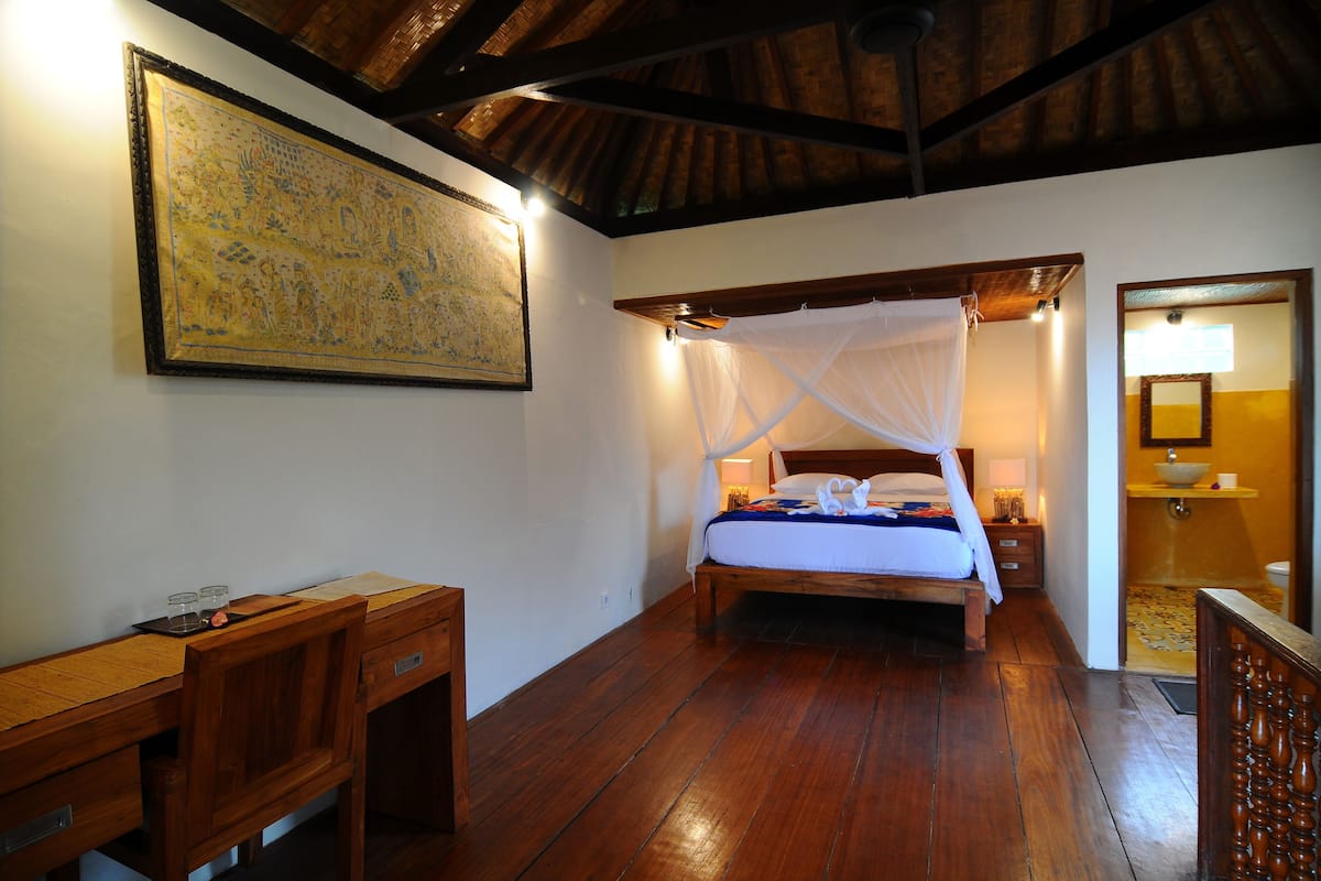 Family Room | Minibar, desk, soundproofing, free WiFi