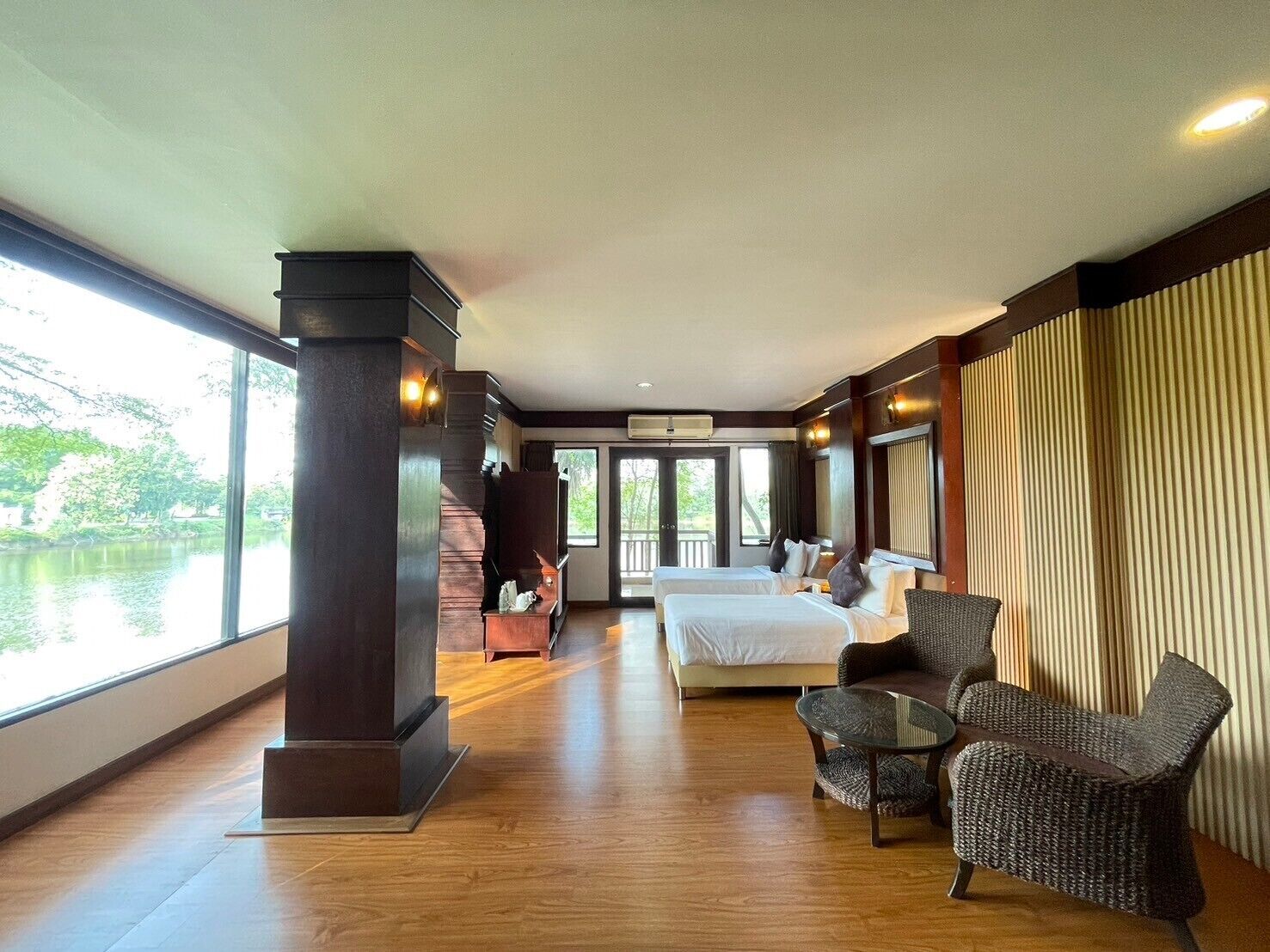 Deluxe Room | Desk, rollaway beds, free WiFi, bed sheets