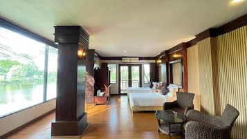 Deluxe Room | Desk, rollaway beds, free WiFi, bed sheets