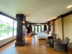 Quarto luxo | Escrivaninha, camas extras/dobráveis (sobretaxa), Wi-Fi de cortesia