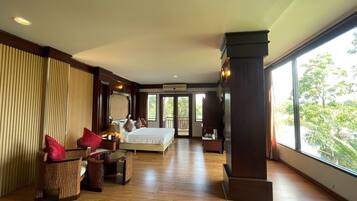 Deluxe Room | Desk, rollaway beds, free WiFi, bed sheets