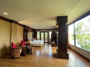 Habitación Deluxe | Escritorio, camas extra, wifi gratis y ropa de cama 