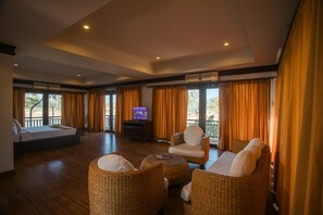 套房 | 办公桌、�折叠床/加床（额外收费）、免费 WiFi、床单