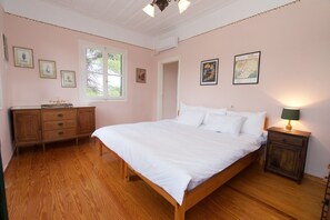 3 soverom, strykejern/-brett og barnesenger (inkludert)