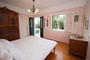 3 bedrooms, iron/ironing board, free cots/infant beds, free WiFi