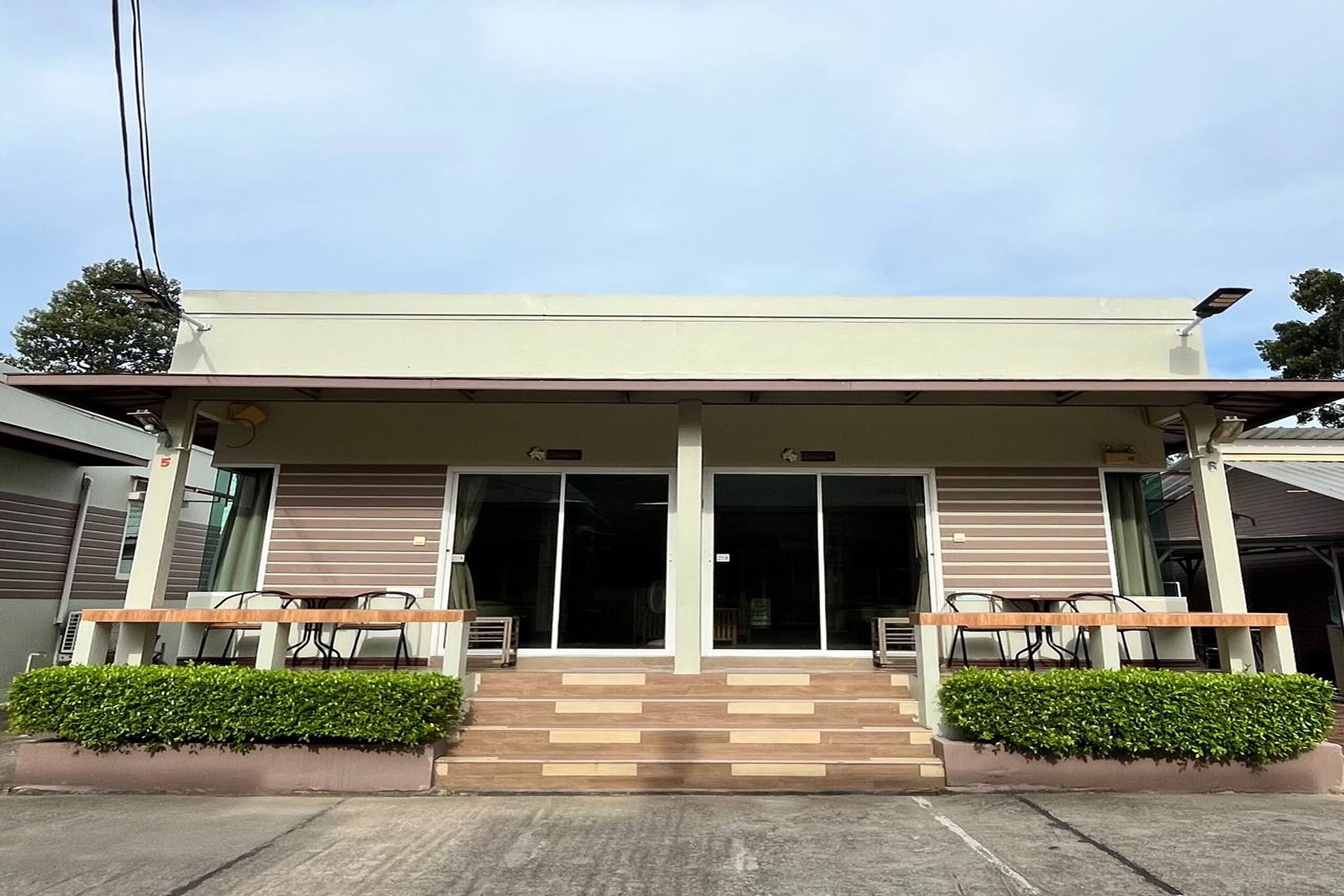 family room | 1 bedroom, desk, free wifi