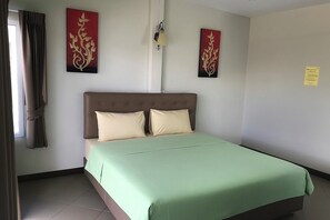 Standard Bugalow (For 2Adults) | Kylpyhuone | Suihku, sadesuihkupää, ilmaiset hygieniatuotteet, pyyhkeet