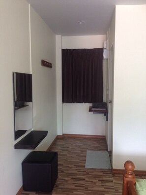 Desk, free WiFi - Peai Ta Lea Resort (Tha Mai)