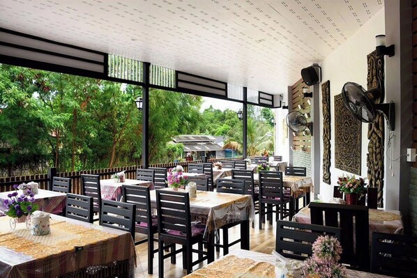 Restaurant - Peai Ta Lea Resort (Tha Mai)