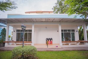 Superior Double Room with Sofa Bed | Työpöytä, lisävuoteet, ilmainen Wi-Fi, pääsy pyörätuolilla