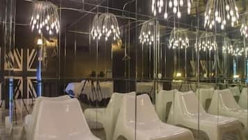 Breakfast, lunch, dinner served; Thai cuisine