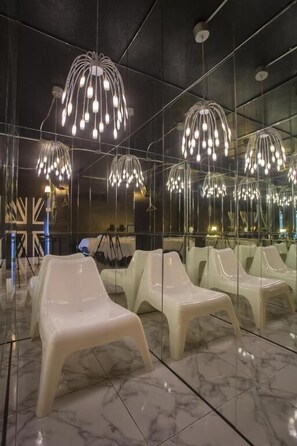 Breakfast, lunch, dinner served; Thai cuisine