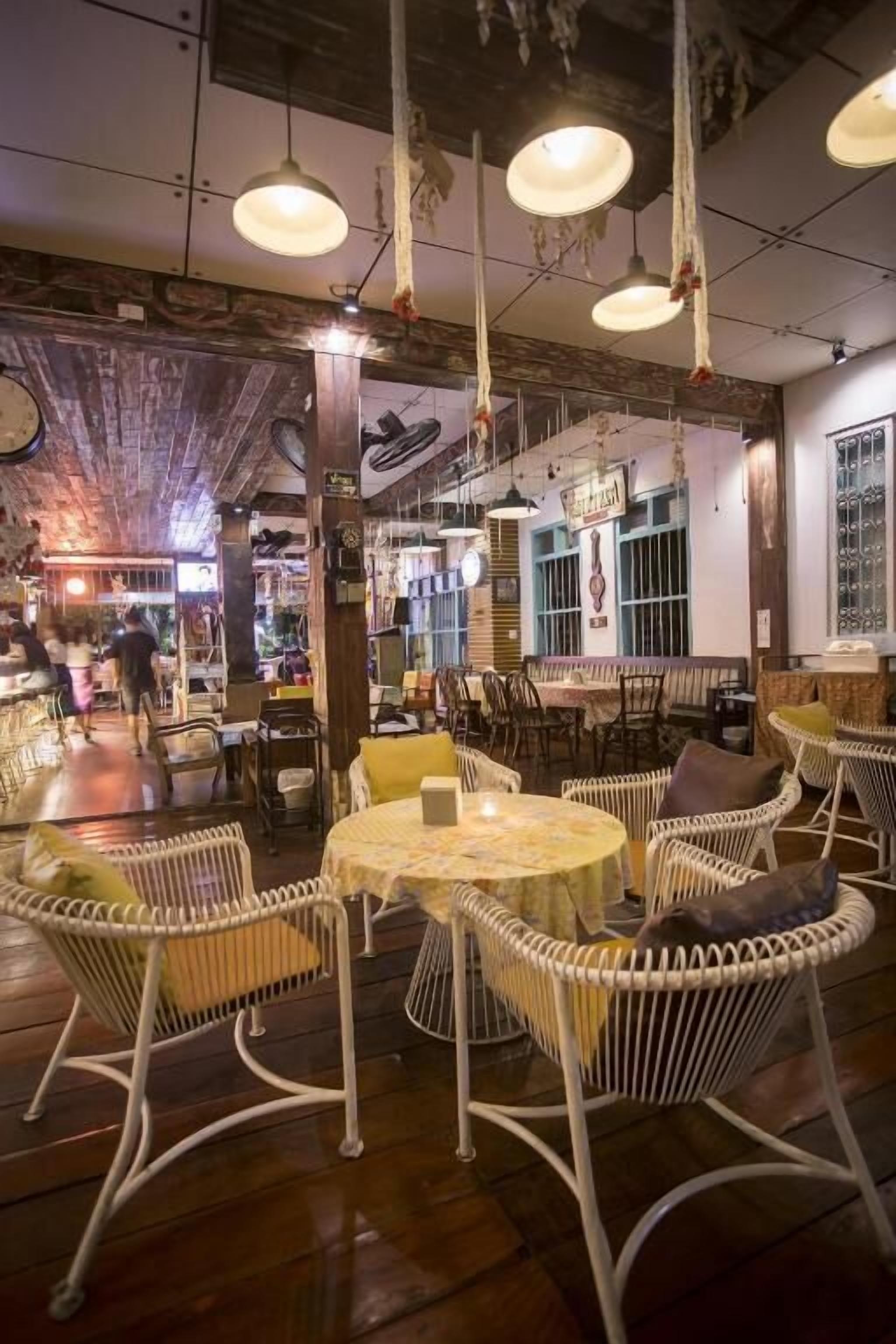 Breakfast, lunch, dinner served; Thai cuisine 