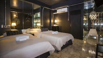 Minibar, desk, free WiFi, bed sheets