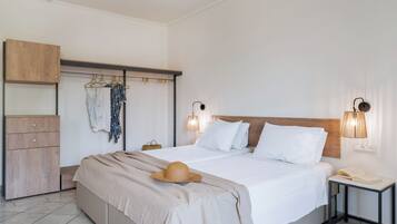 Superior Room, Partial Sea View | Peti besi dalam bilik, kalis bunyi, seterika/papan seterika