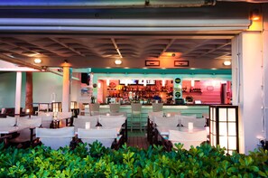 Free daily buffet breakfast  - Phoenix Beach Hotel (Zakynthos)