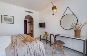 Habitación superior, vista parcial al mar