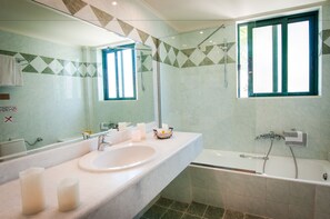 In-room safe, soundproofing, iron/ironing board, free WiFi - Phoenix Beach Hotel (Zakynthos)