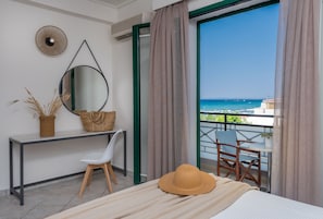 In-room safe, soundproofing, iron/ironing board, free WiFi