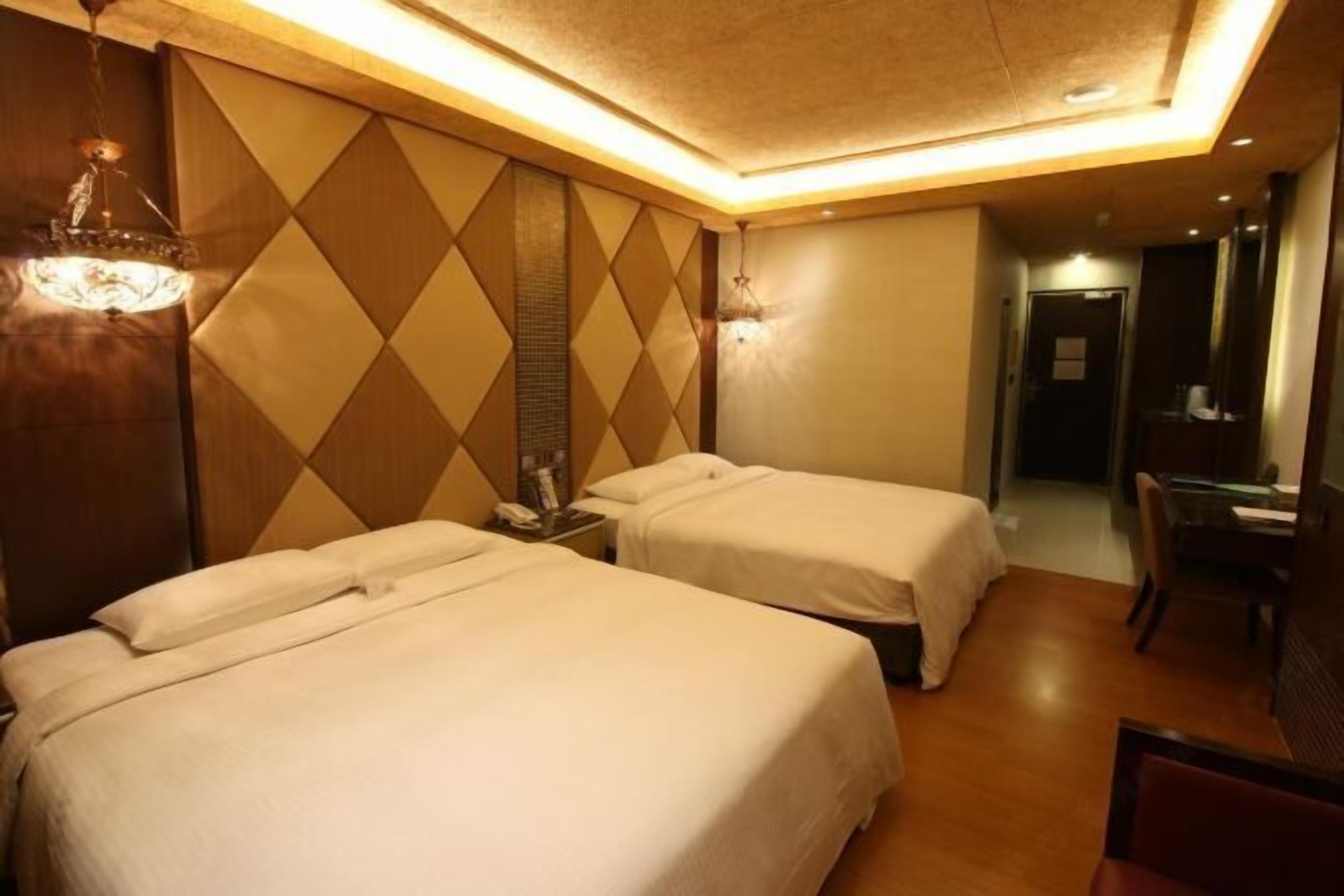 Minibar, desk, soundproofing, free WiFi