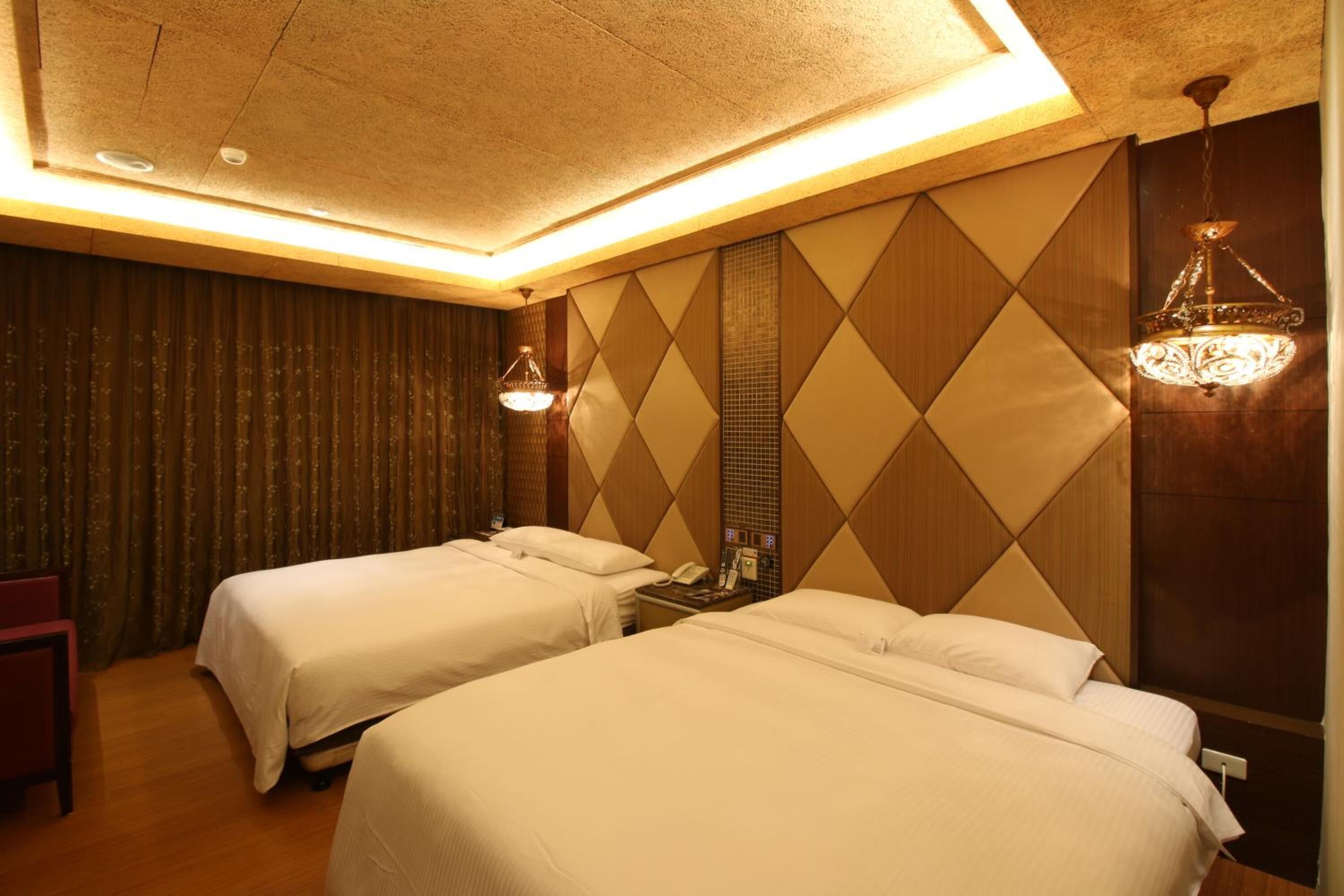 minibar, desk, soundproofing, free wifi