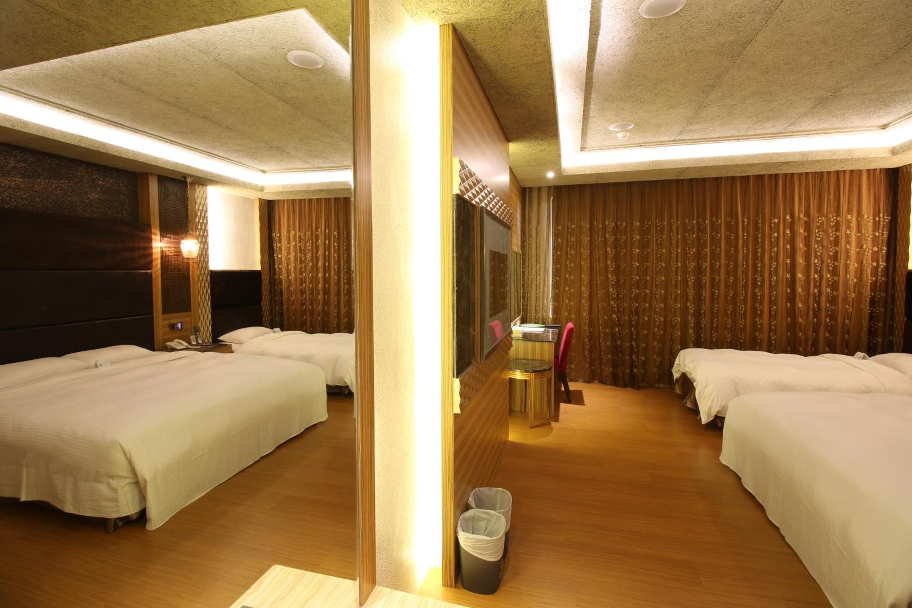 minibar, desk, soundproofing, free wifi