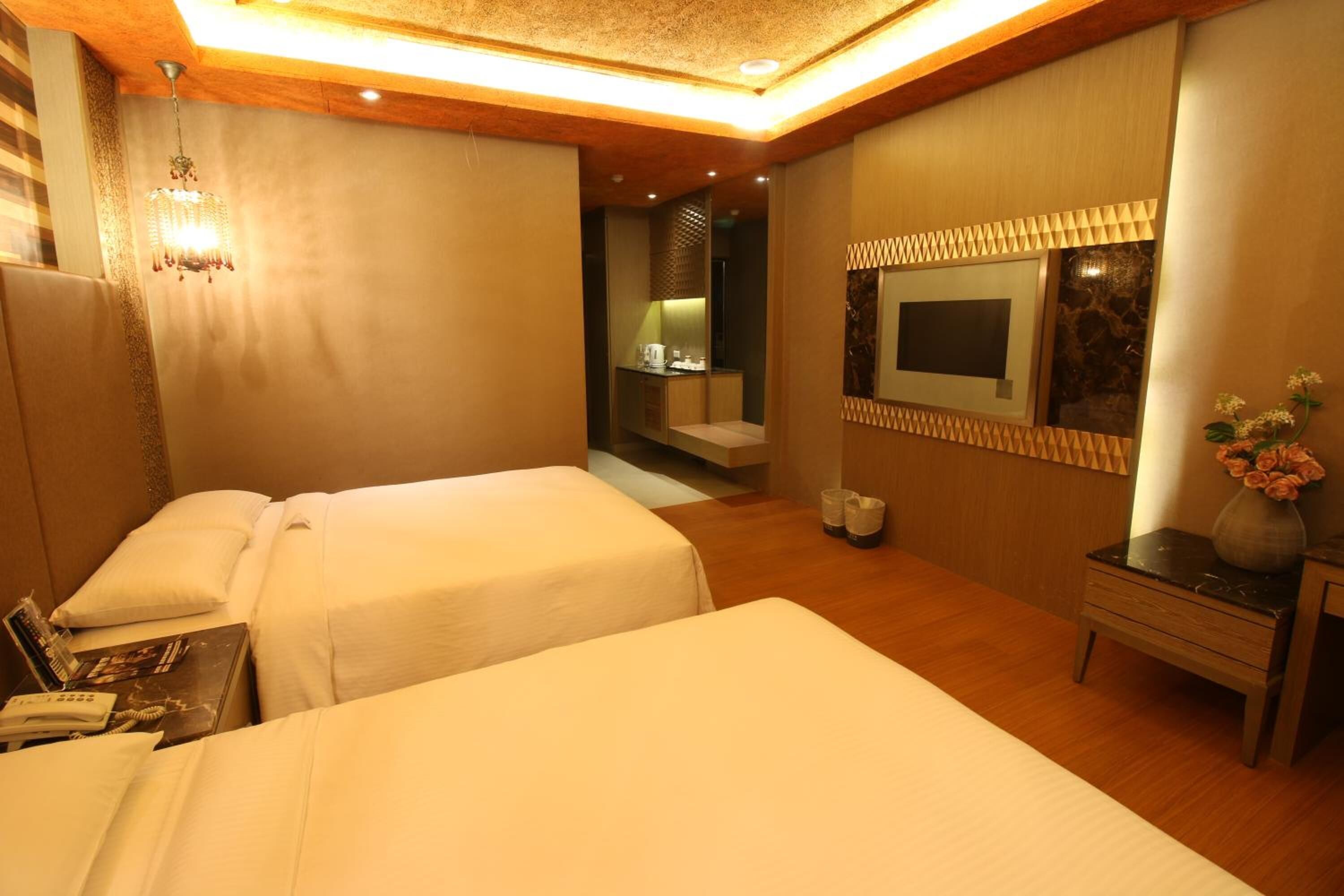 minibar, desk, soundproofing, free wifi