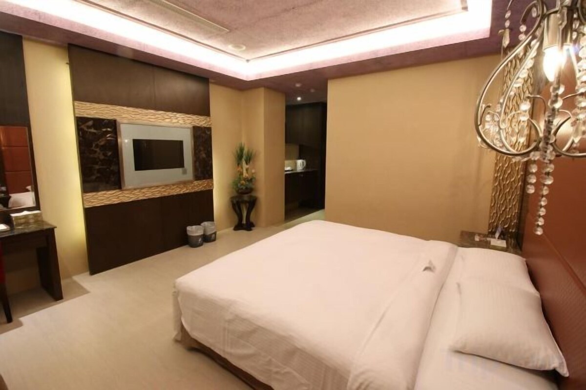 Minibar, desk, soundproofing, free WiFi