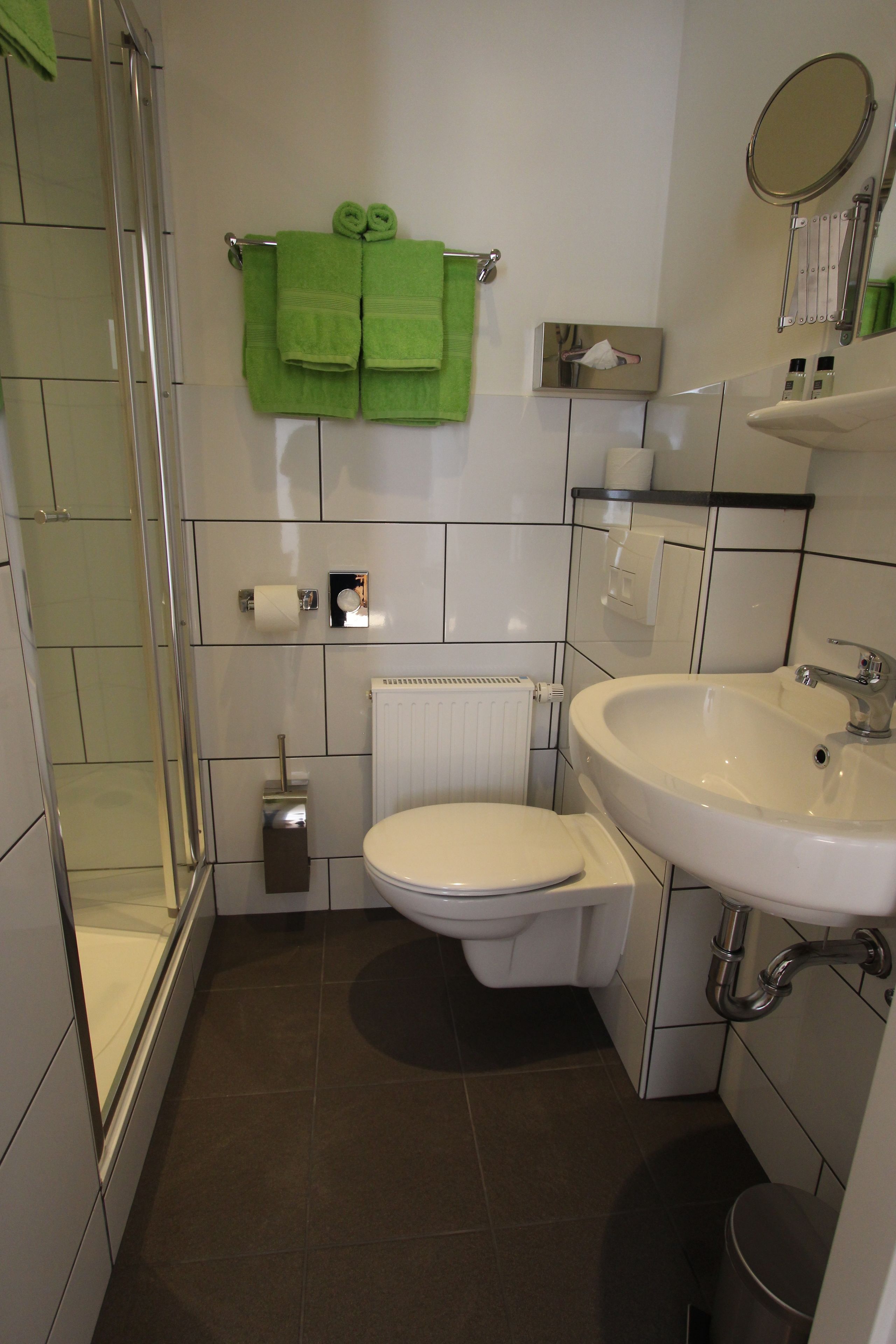 double room, 1 king bed | bathroom | free toiletries, hair dryer, towels