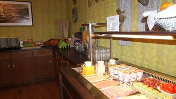 Tägliches inbegriffenes kontinentales Frühstück