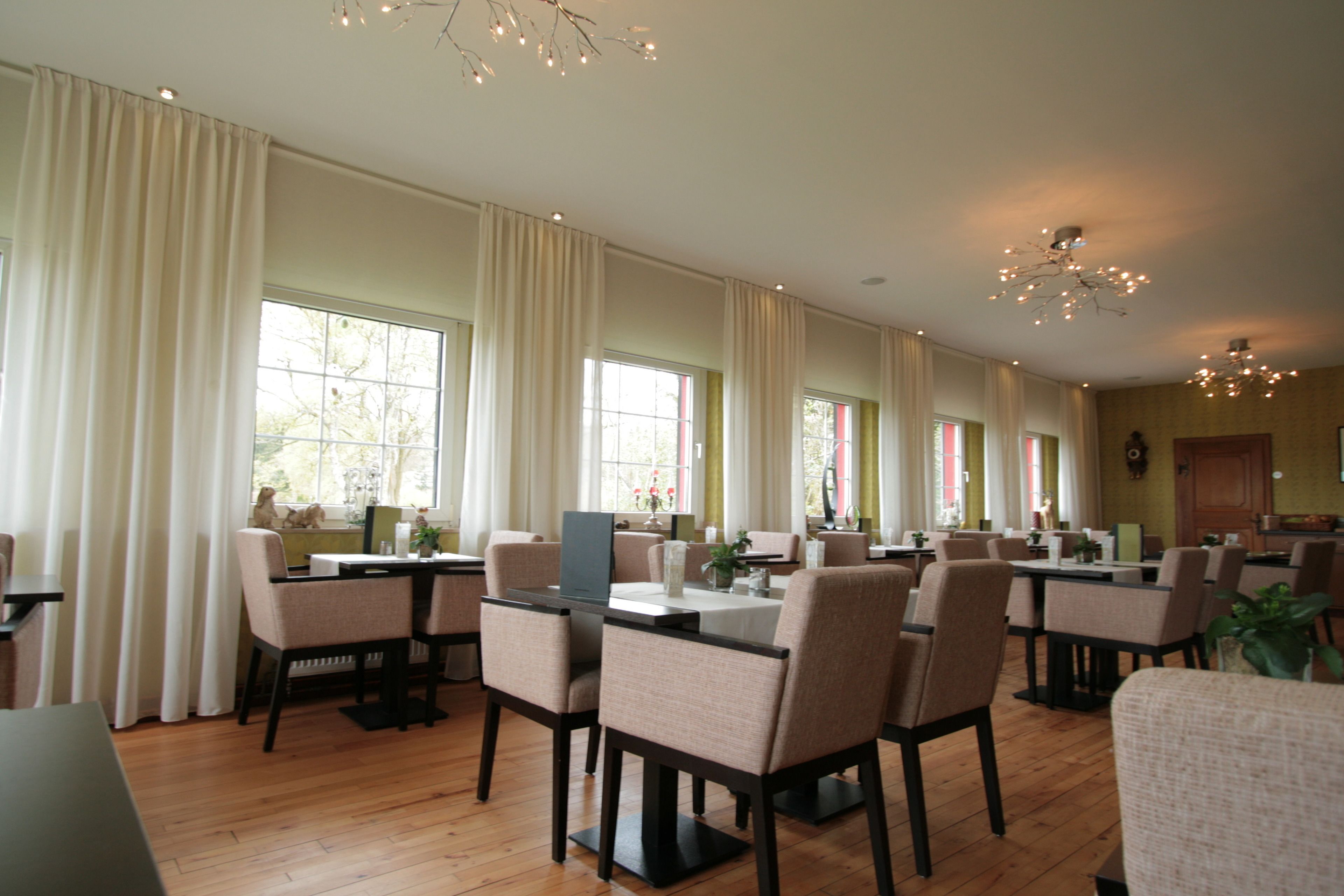 breakfast and dinner served, international cuisine