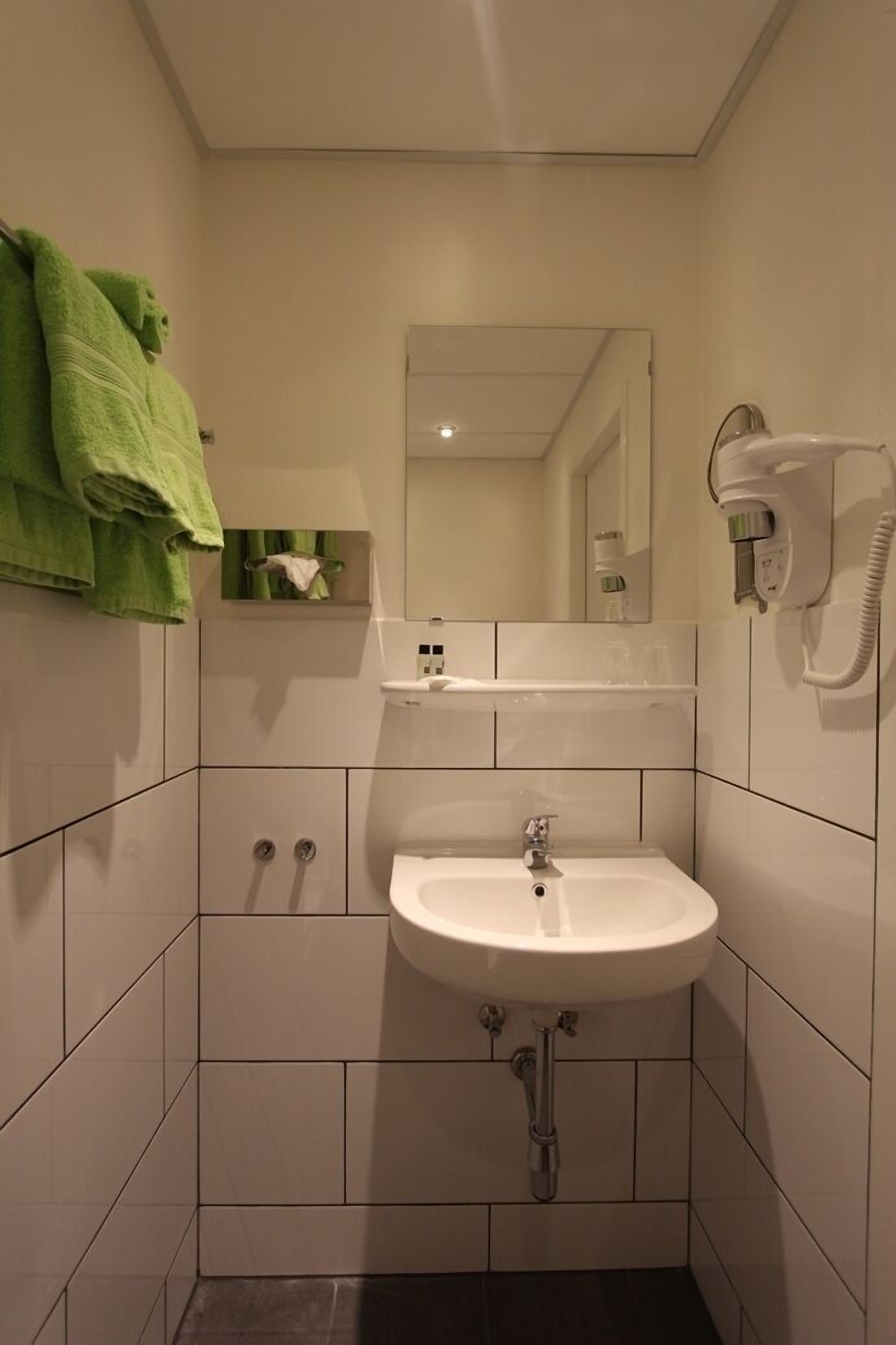 double room, 1 king bed | bathroom | free toiletries, hair dryer, towels