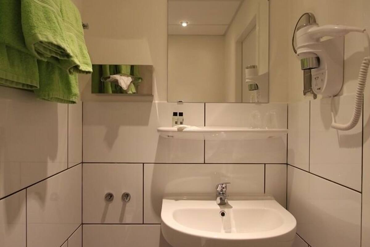 double room, 1 king bed | bathroom | free toiletries, hair dryer, towels