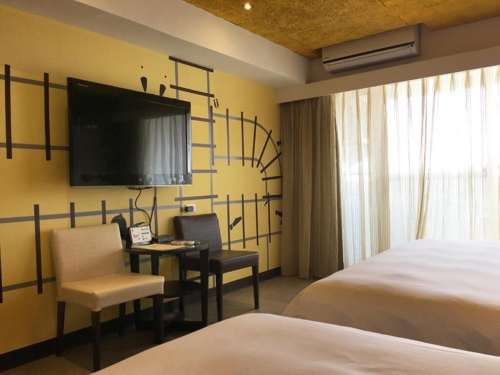 blackout curtains, free wifi