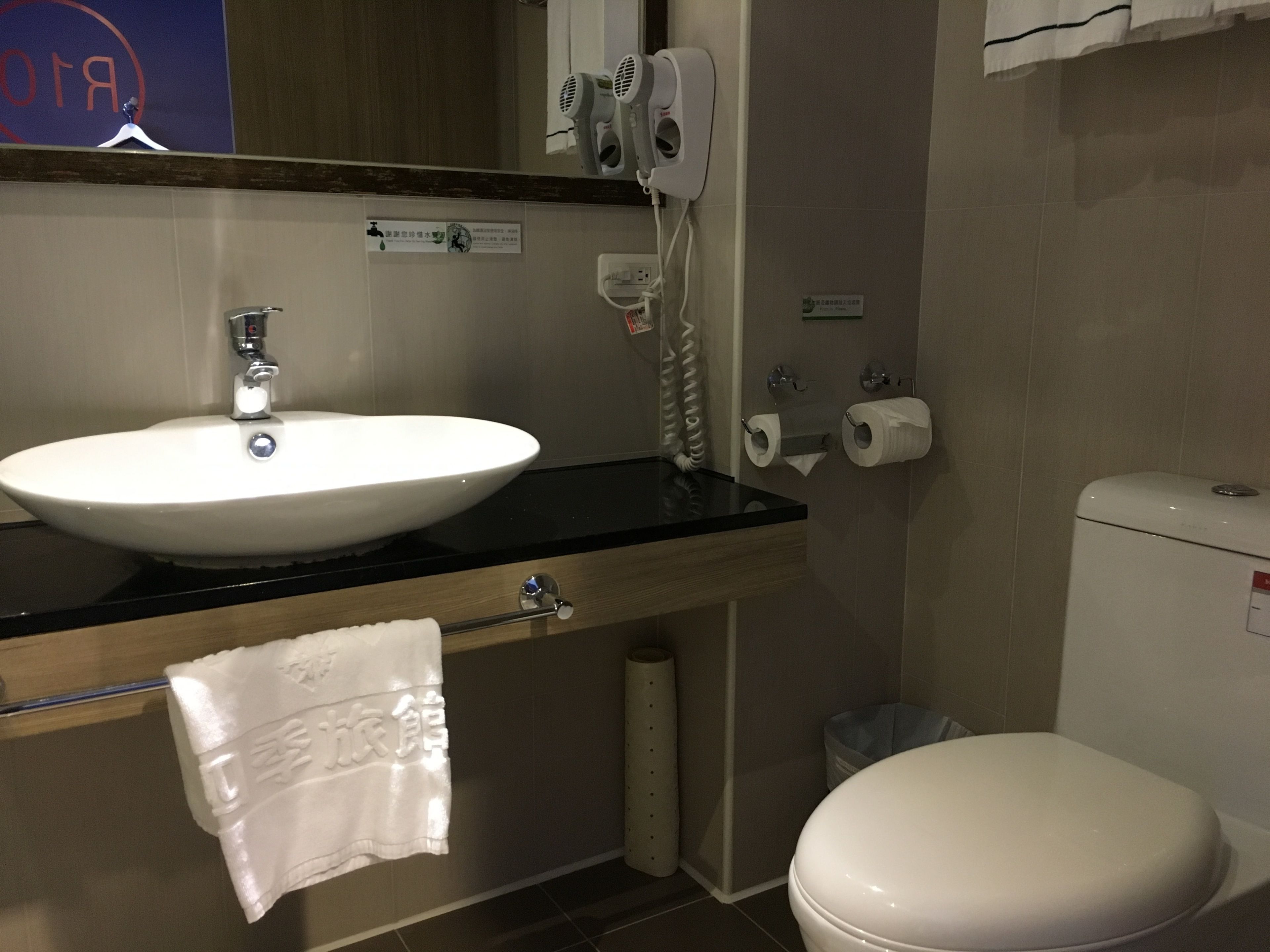 business quadruple room (d) | blackout curtains, free wifi