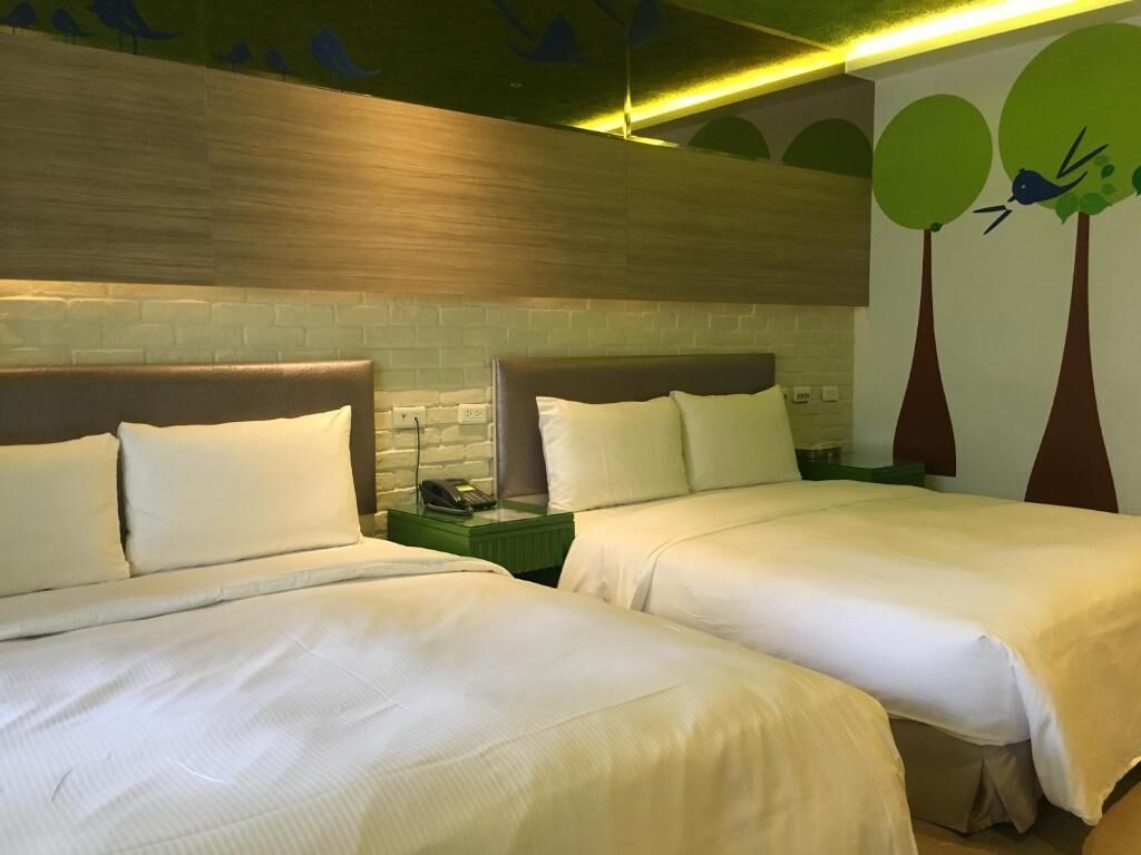 blackout curtains, free wifi