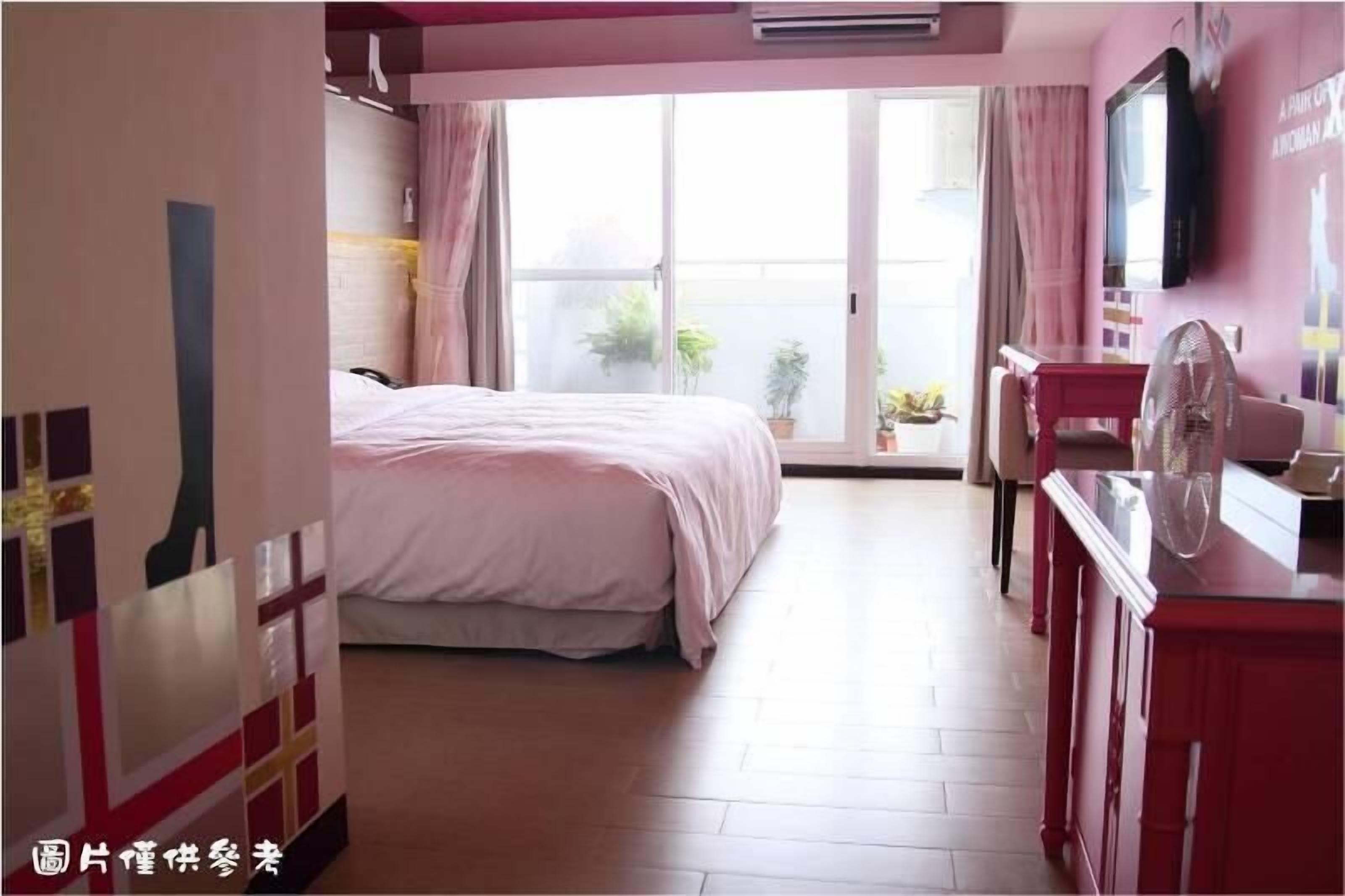 blackout curtains, free wifi