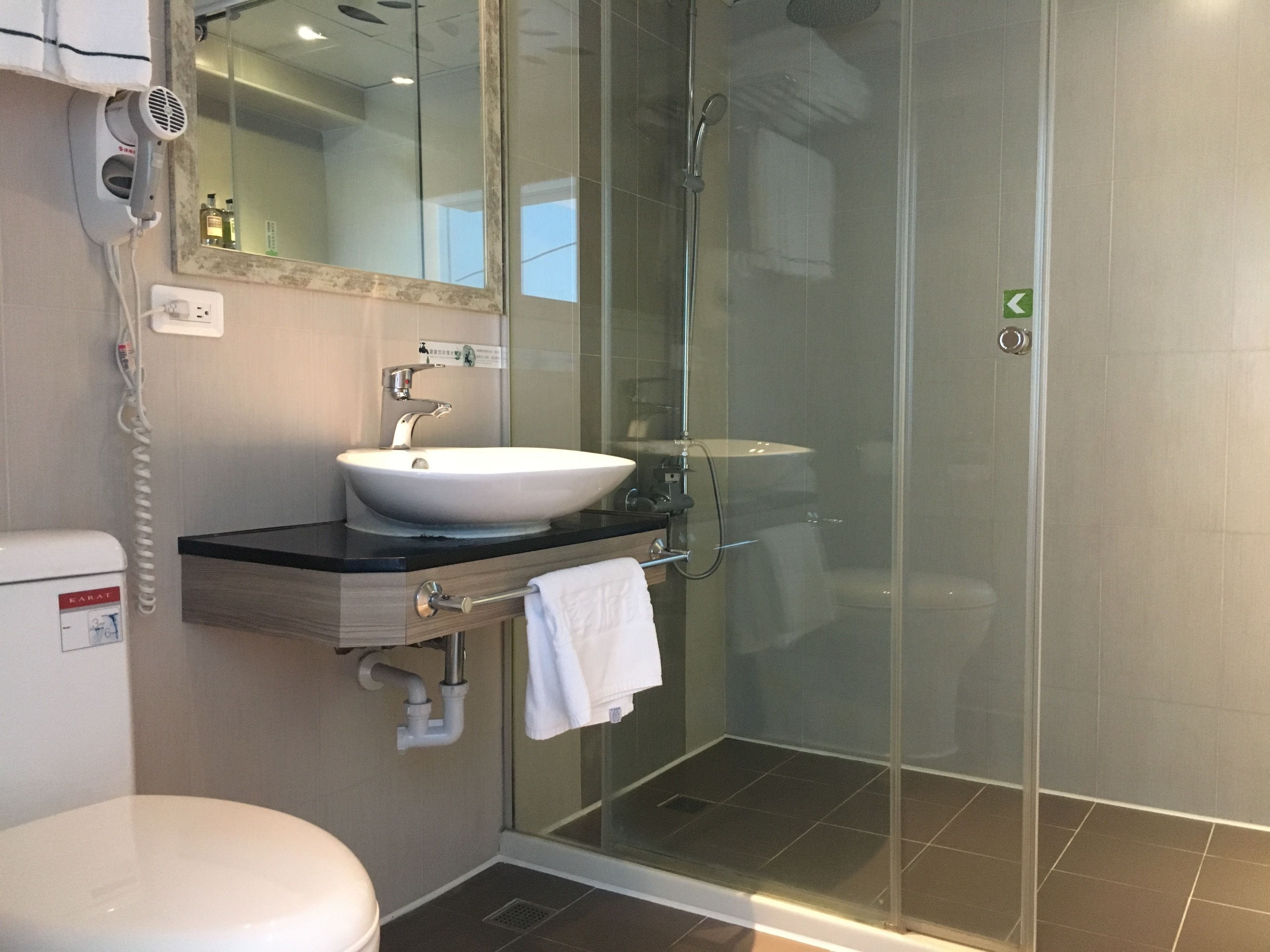 business quadruple room (d) | blackout curtains, free wifi