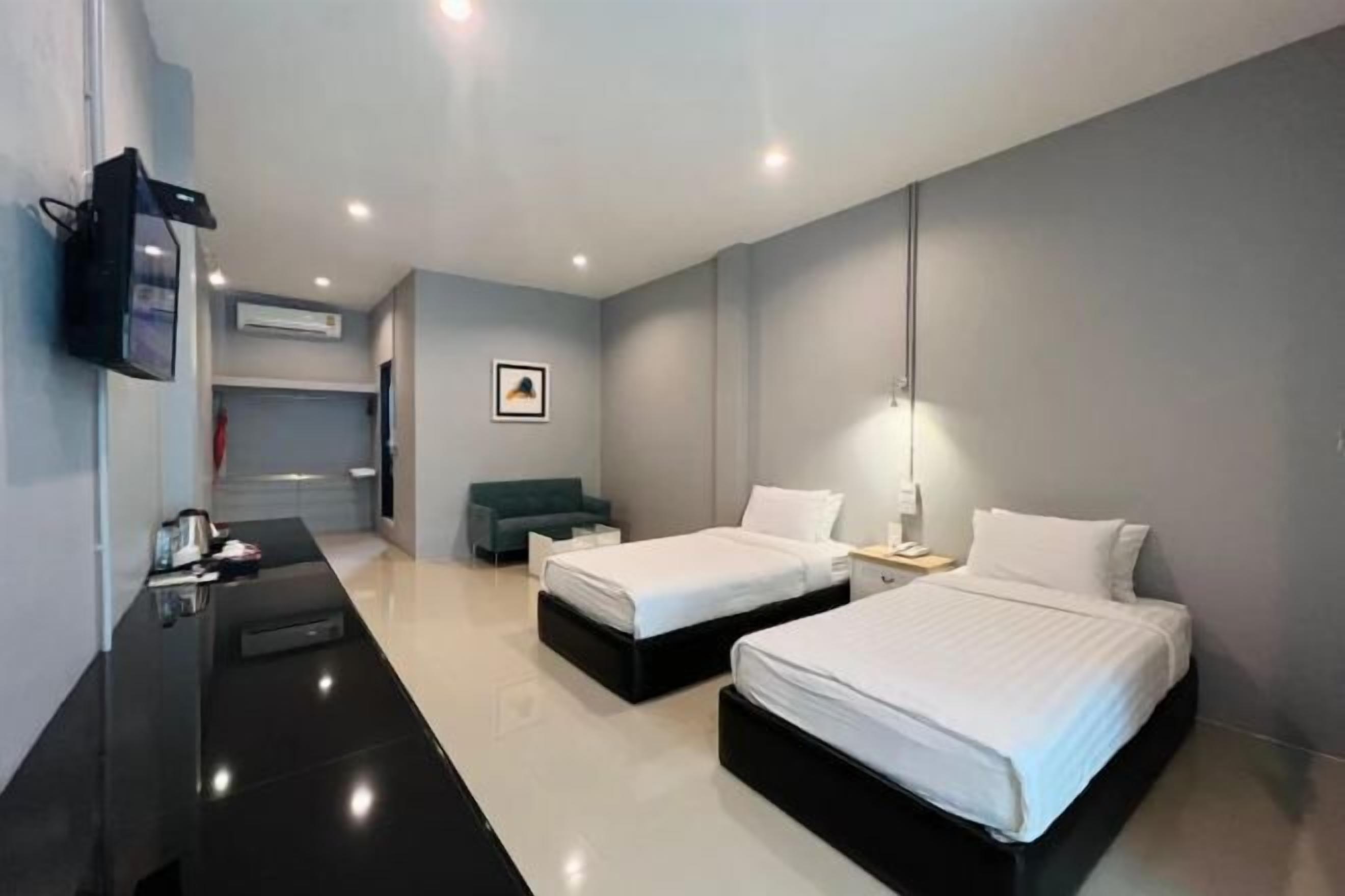 Minibar, blackout curtains, soundproofing, free WiFi
