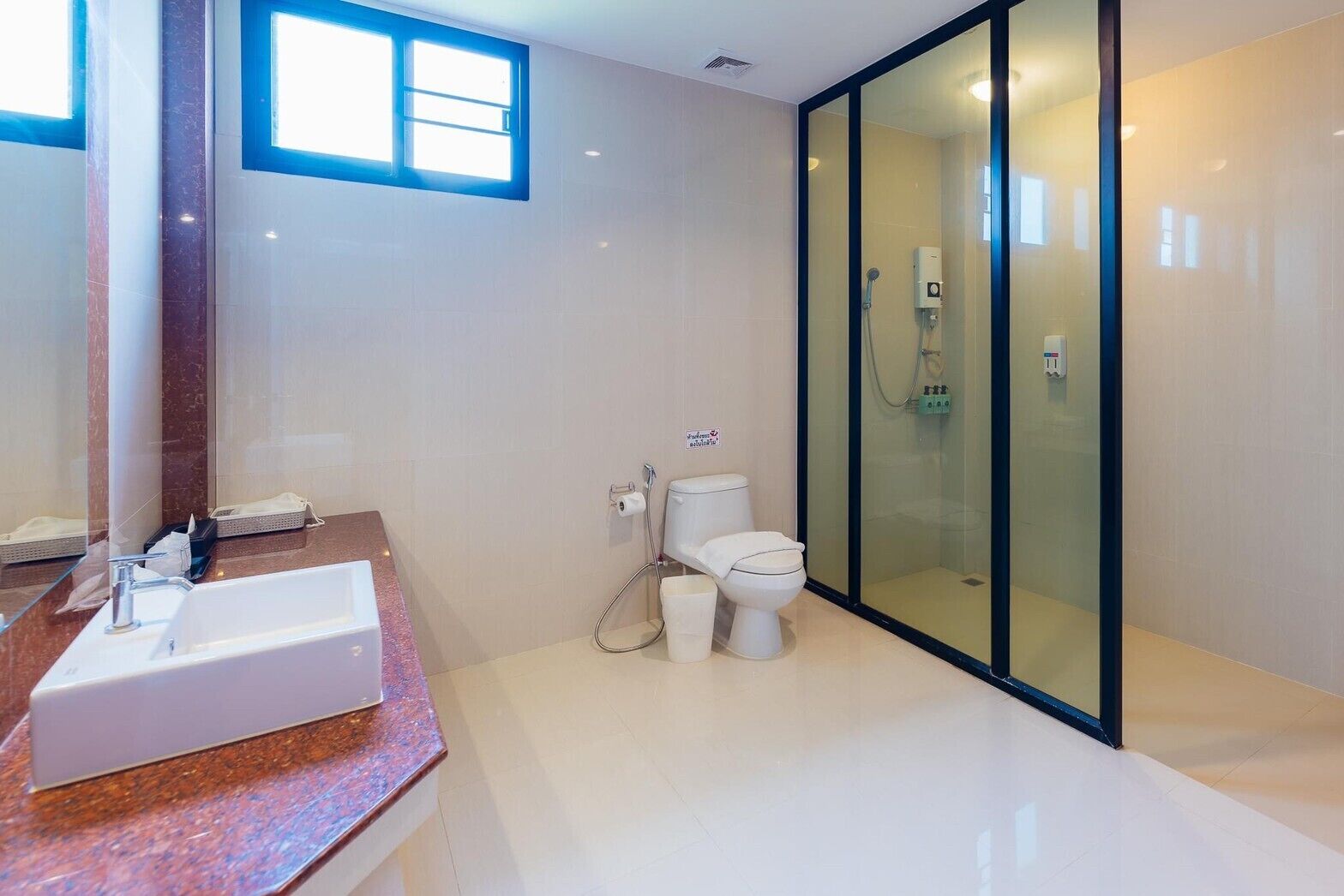standard twin room (b) | bathroom | shower, free toiletries, hair dryer, slippers