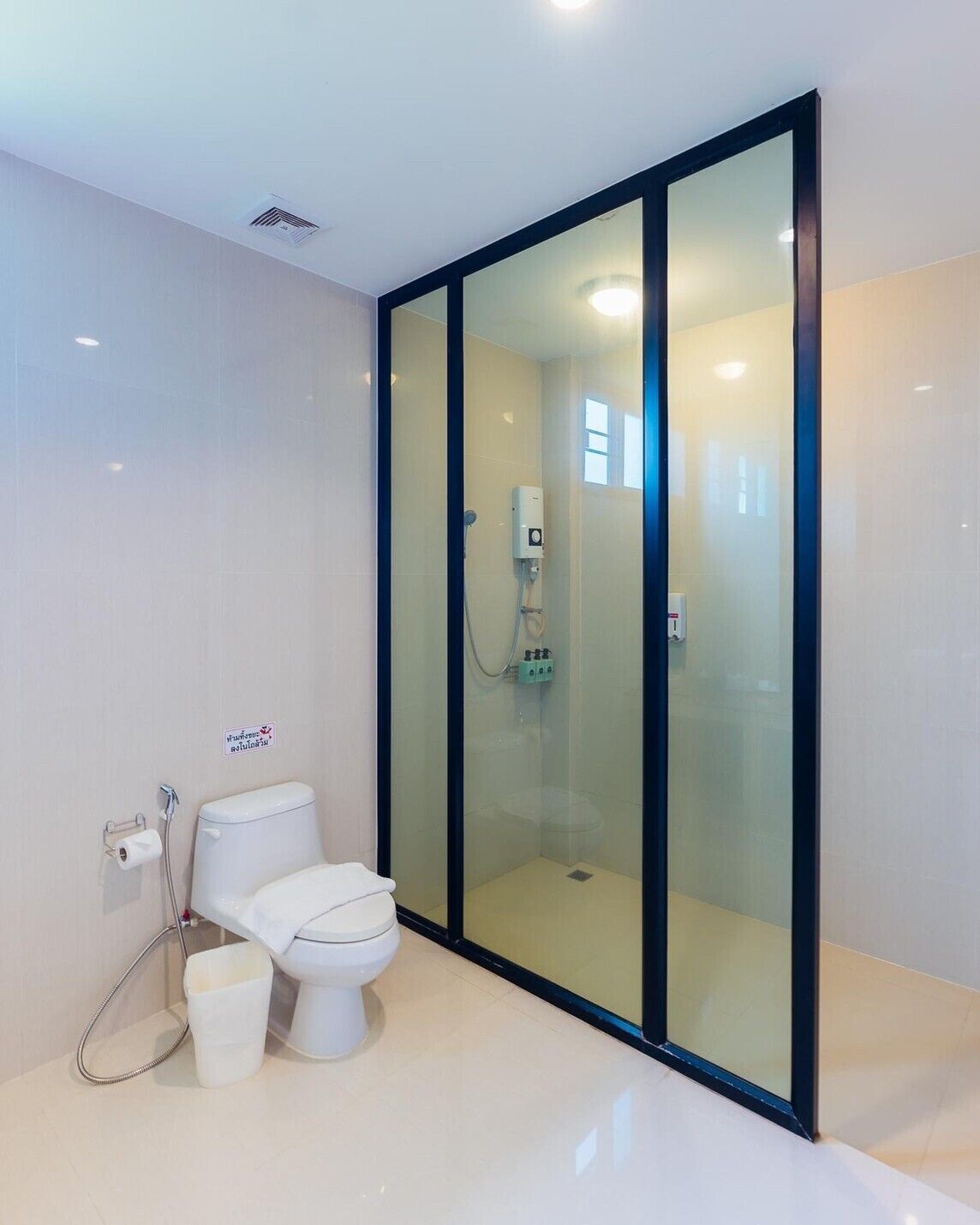 standard twin room (b) | minibar, blackout curtains, soundproofing, free wifi