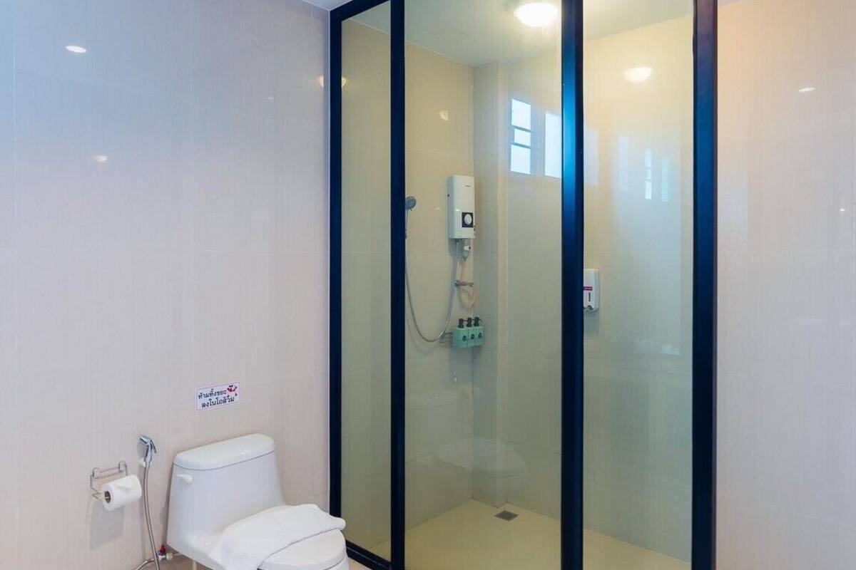 standard twin room (b) | minibar, blackout curtains, soundproofing, free wifi