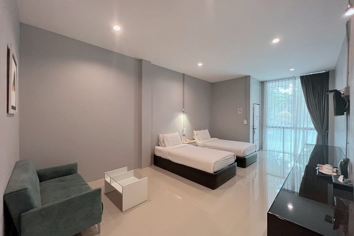 standard twin room (a) | minibar, blackout curtains, soundproofing, free wifi