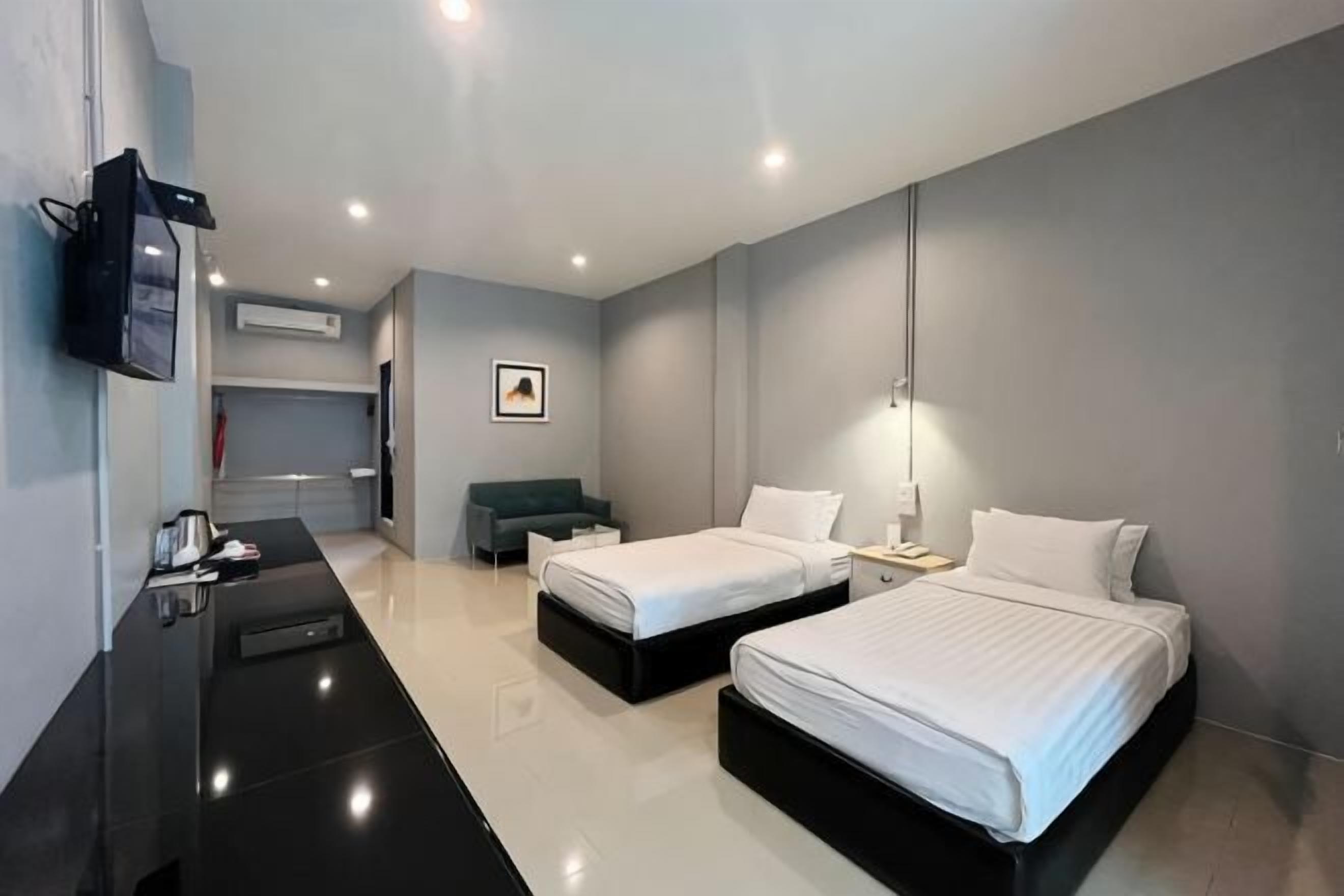 Minibar, blackout drapes, soundproofing, free WiFi