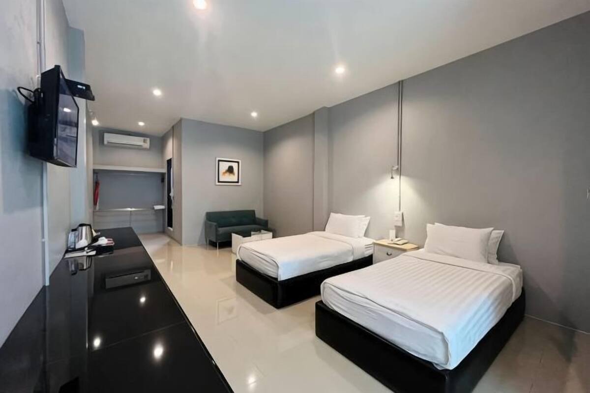Minibar, blackout drapes, soundproofing, free WiFi